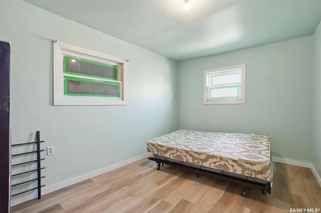 418 20th Street W Saskatoon SK S7M 0X4