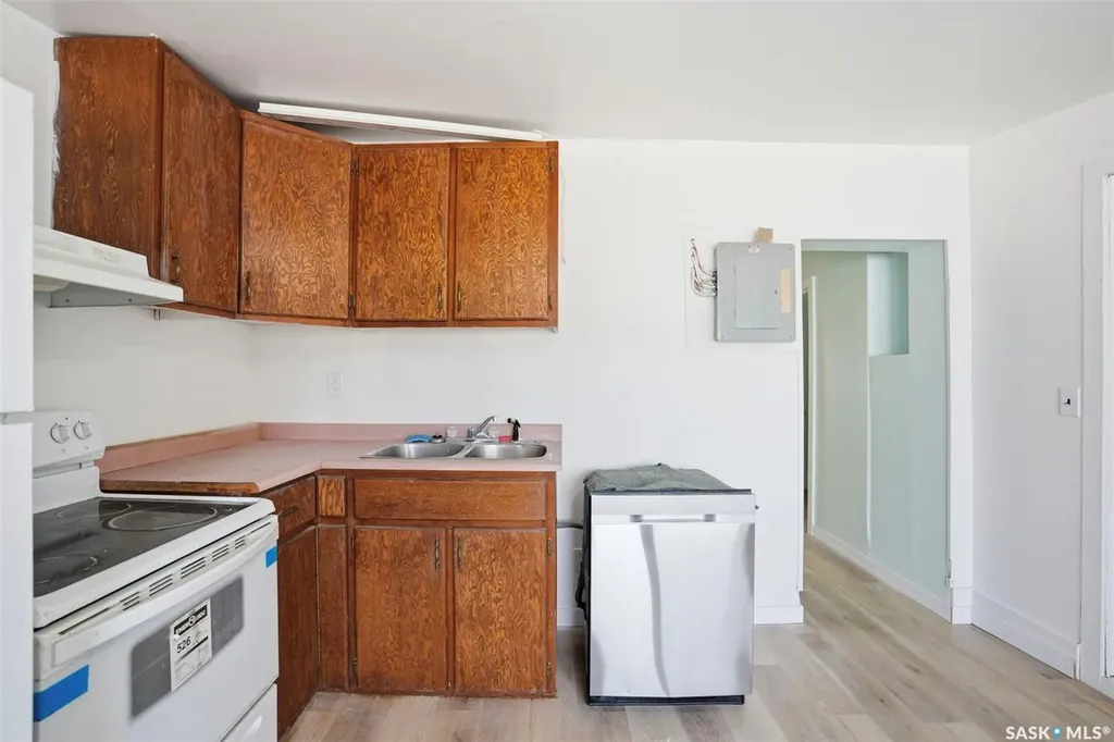 418 20th Street W Saskatoon SK S7M 0X4