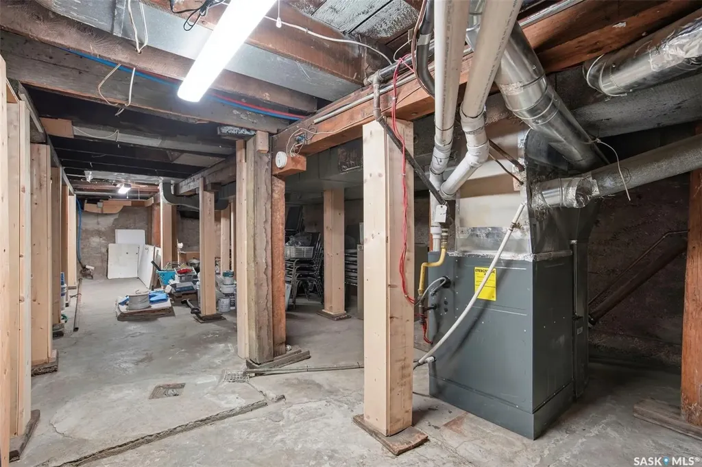 418 20th Street W Saskatoon SK S7M 0X4