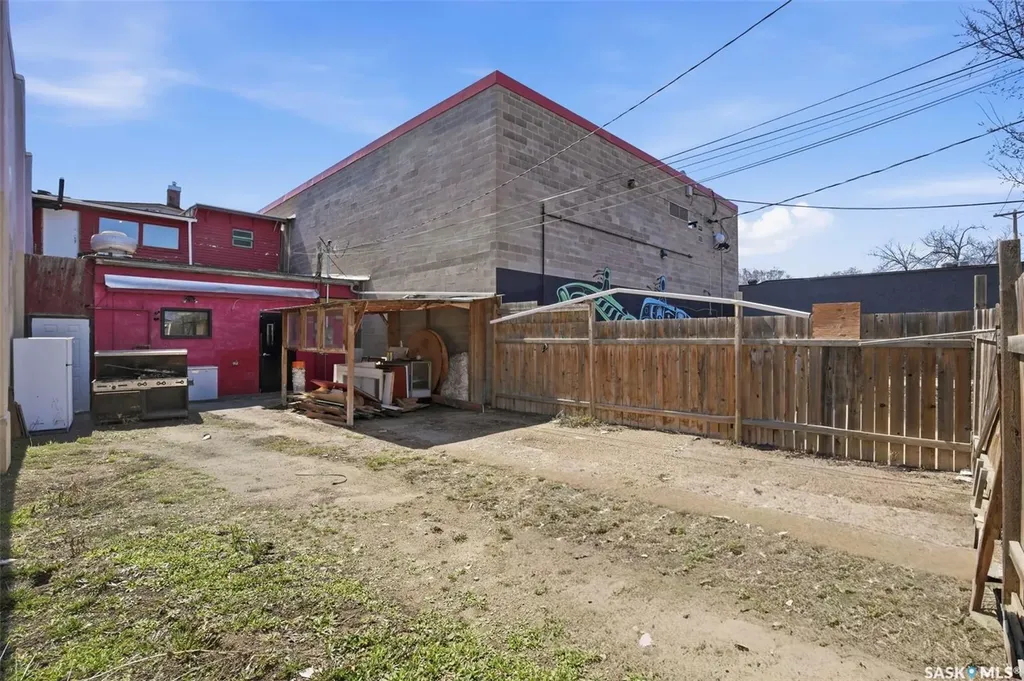 418 20th Street W Saskatoon SK S7M 0X4