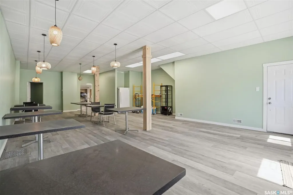 418 20th Street W Saskatoon SK S7M 0X4