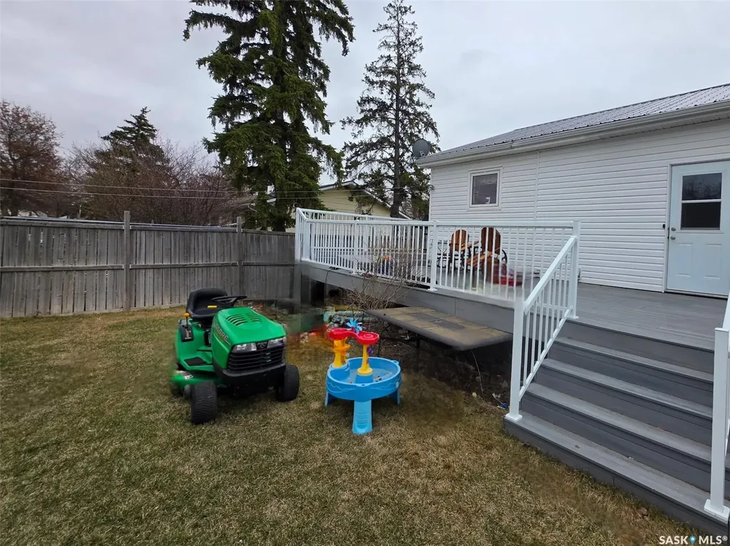 109 1st Avenue E Eatonia SK S0L 1A0