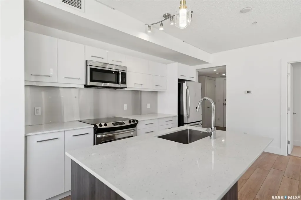 409 B Avenue S Saskatoon SK S7M 5M8