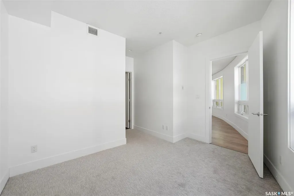 409 B Avenue S Saskatoon SK S7M 5M8