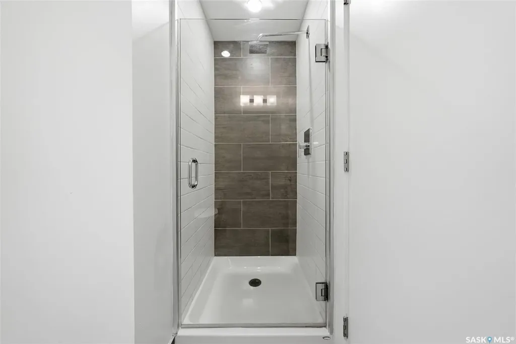 409 B Avenue S Saskatoon SK S7M 5M8