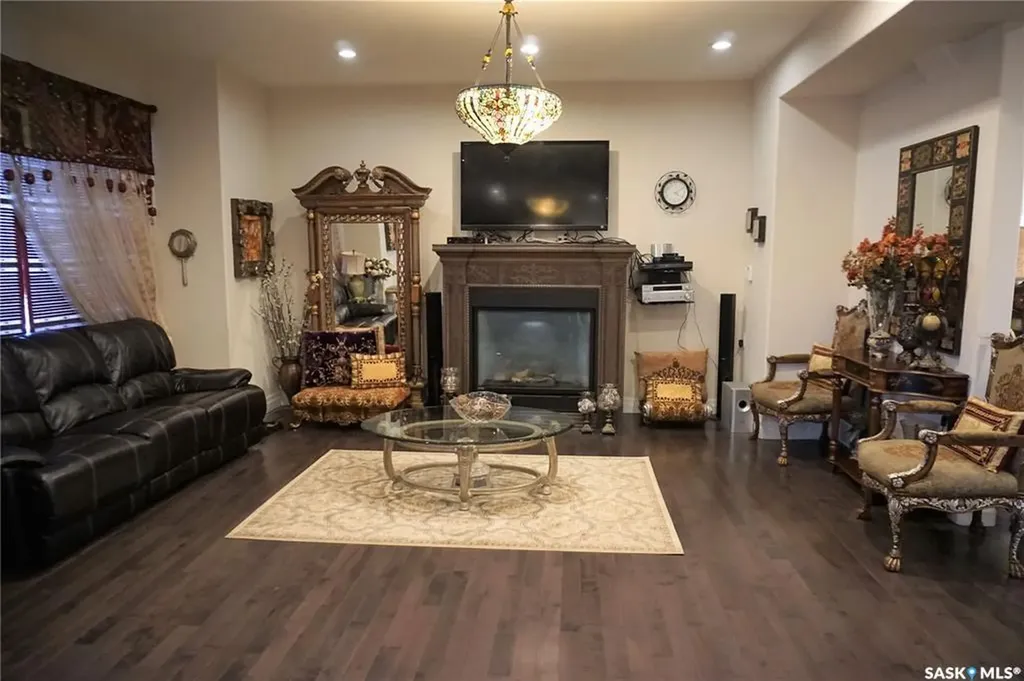 319 Roy Crescent Saskatoon SK S7W 0L1