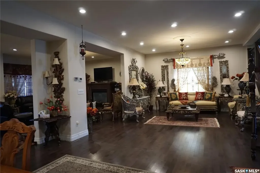 319 Roy Crescent Saskatoon SK S7W 0L1