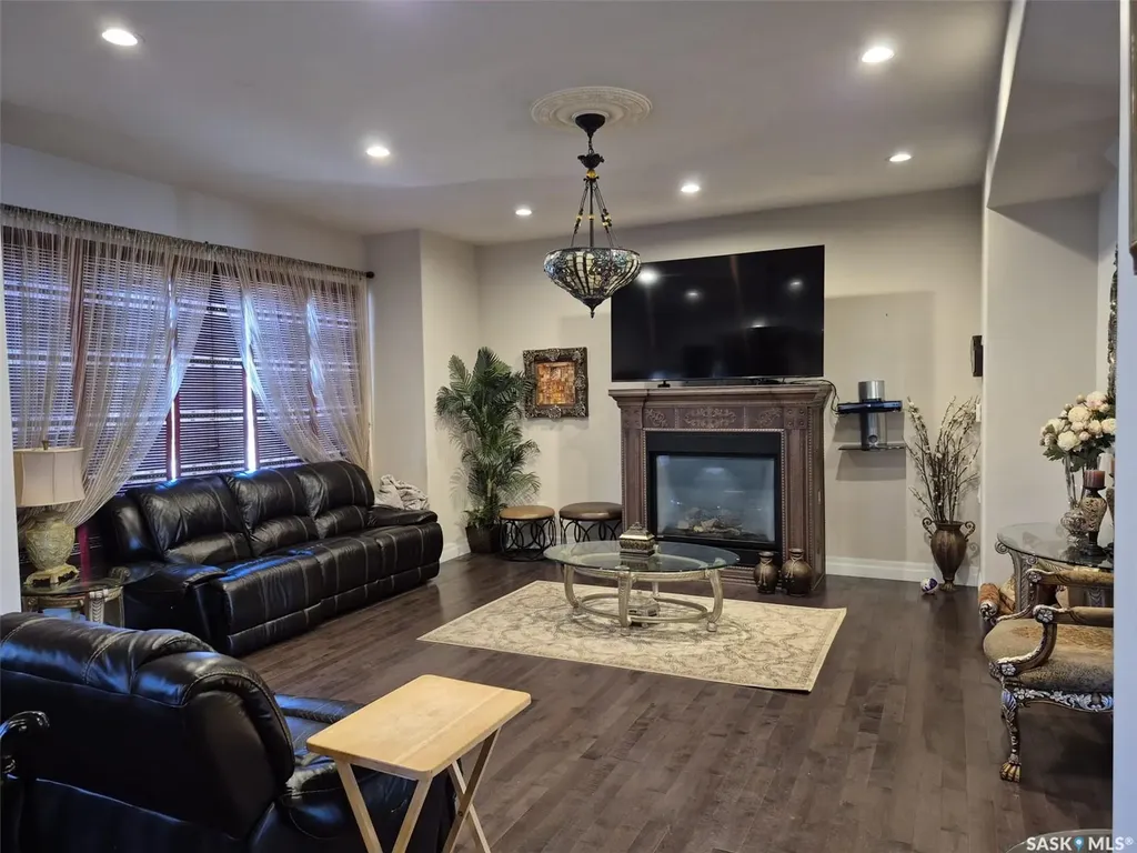 319 Roy Crescent Saskatoon SK S7W 0L1