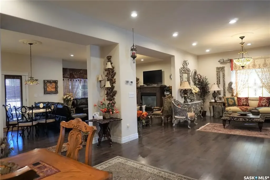 319 Roy Crescent Saskatoon SK S7W 0L1