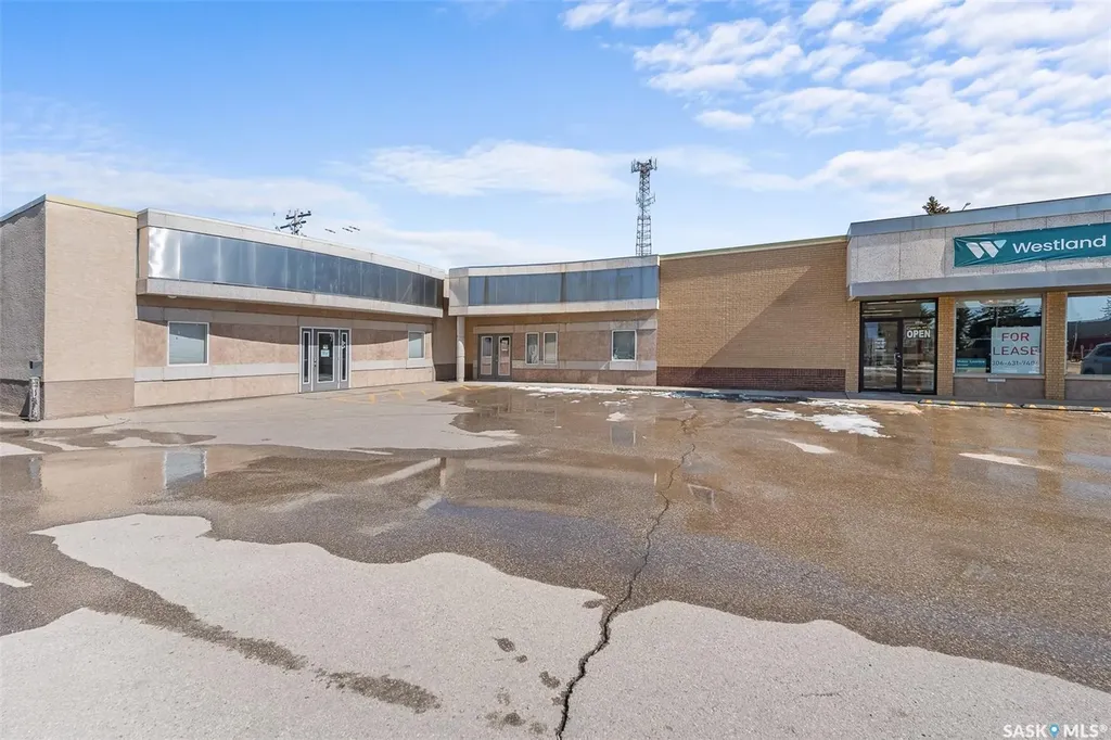 100 Fairford Street W Moose Jaw SK S6H 1V3