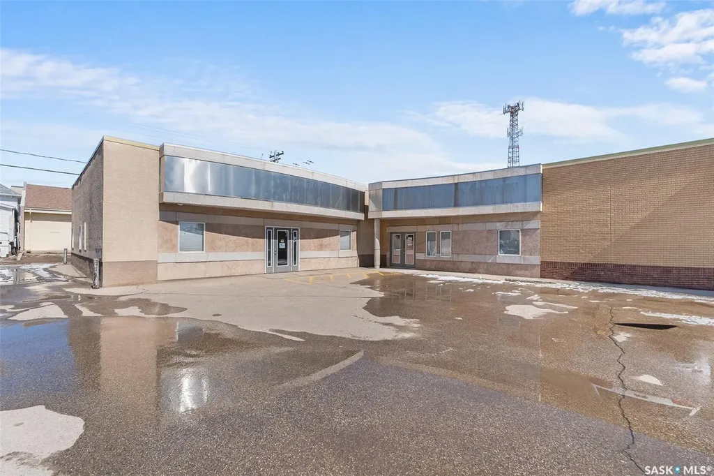 100 Fairford Street W Moose Jaw SK S6H 1V3