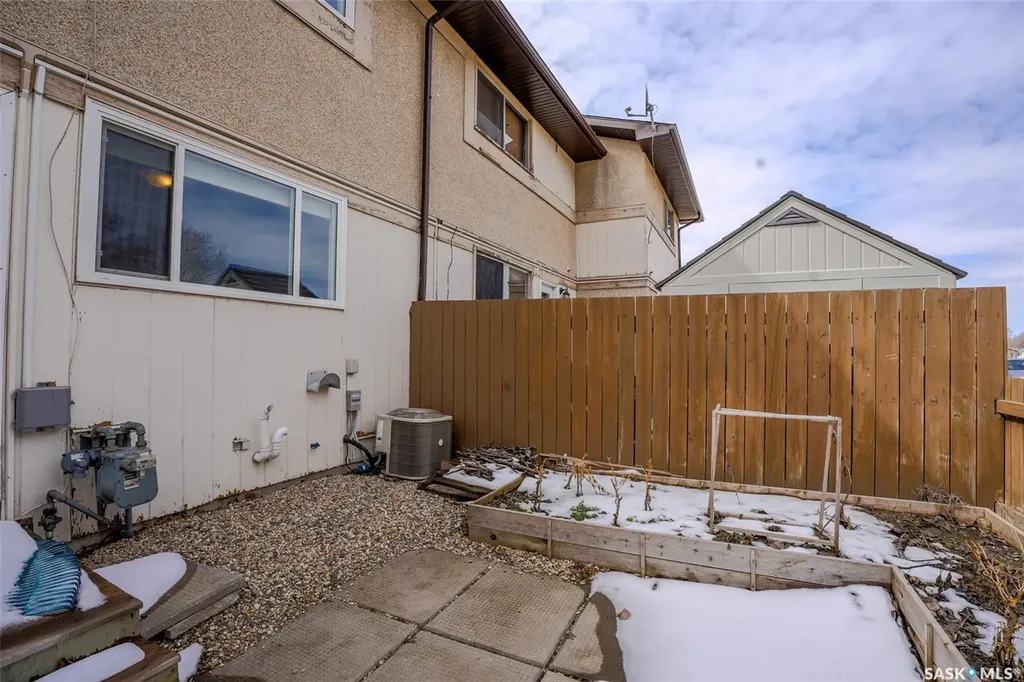 91 Mackenzie Way Regina SK S4N 5M8