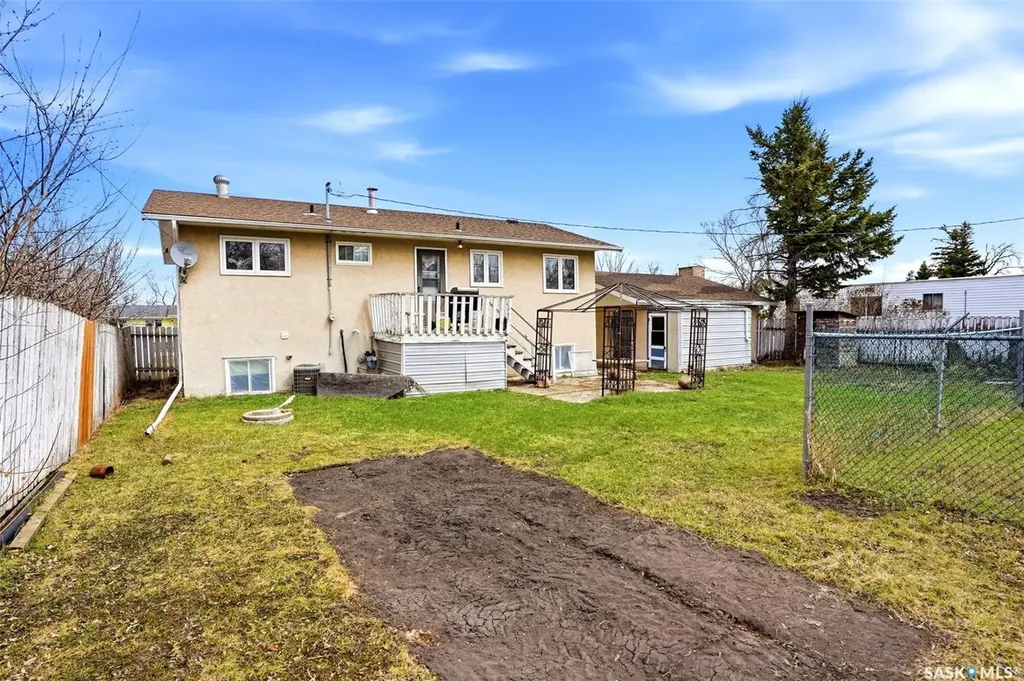 136 Lillis Avenue Mclean SK S0G 3E0