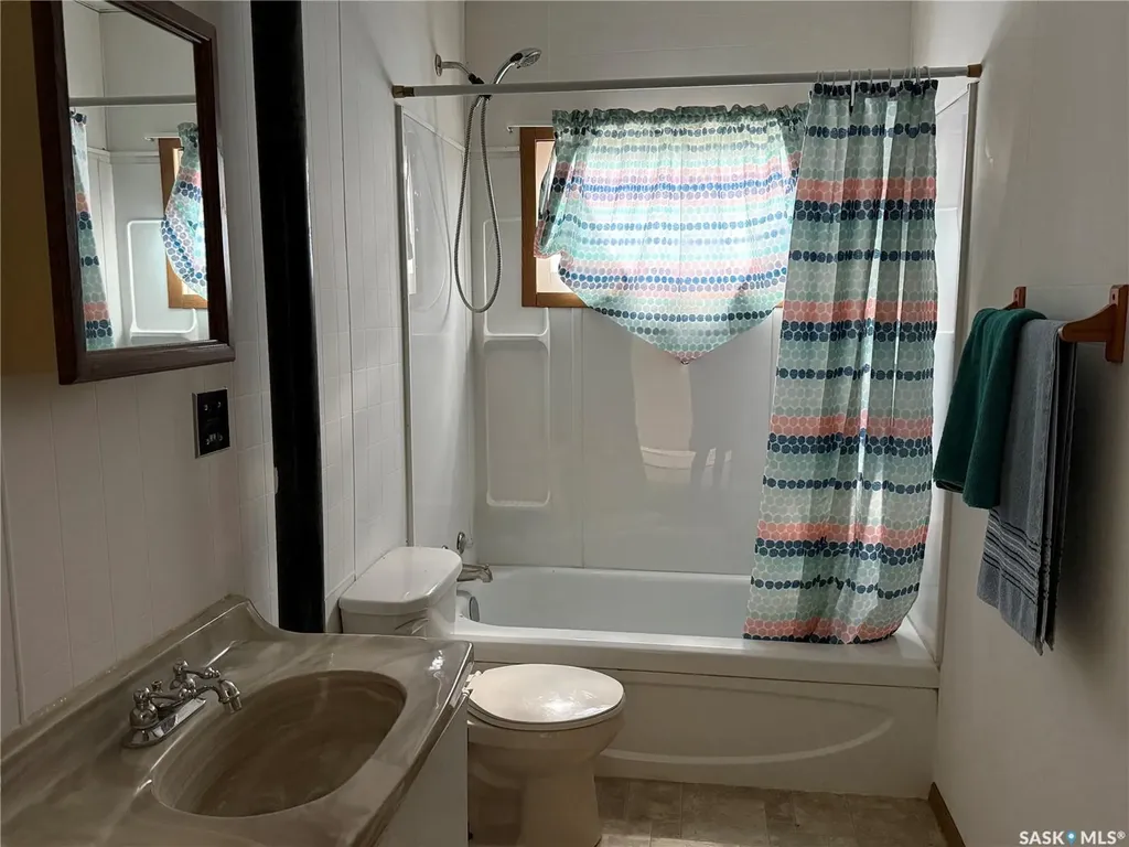 1225 Halifax Street Halbrite SK S0C 1H0