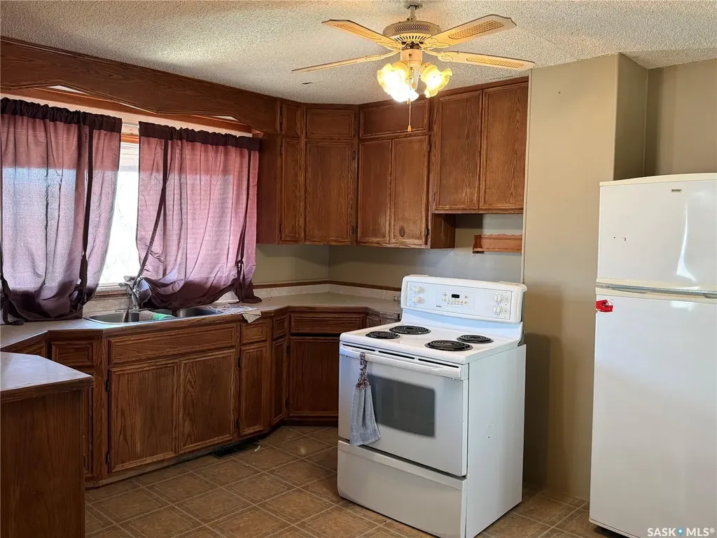 1225 Halifax Street Halbrite SK S0C 1H0