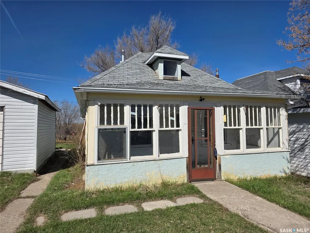 2470 Proton Avenue Gull Lake SK S0N 1A0