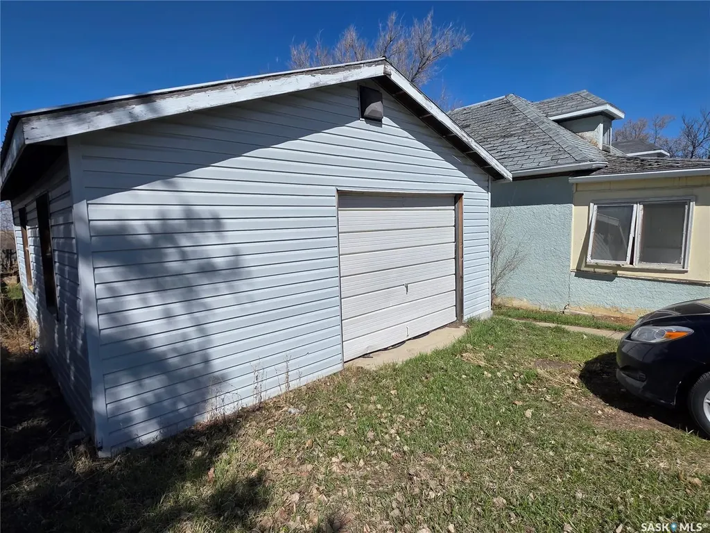 2470 Proton Avenue Gull Lake SK S0N 1A0