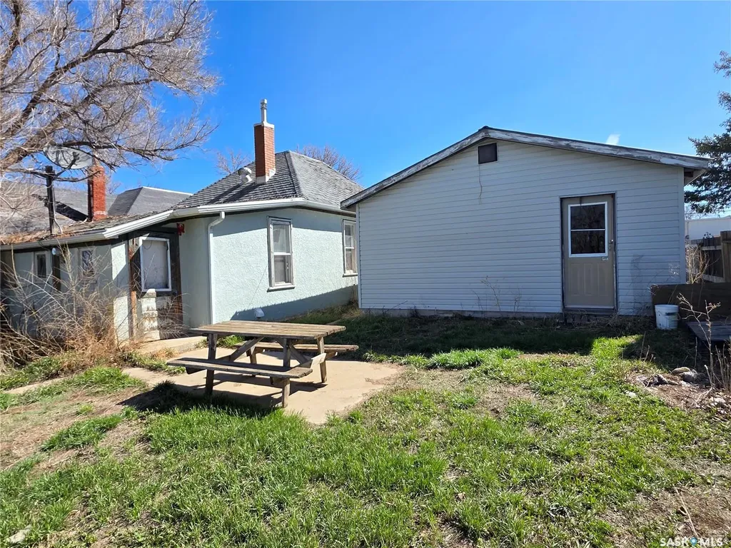 2470 Proton Avenue Gull Lake SK S0N 1A0