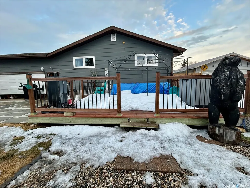 404 5th Street N Nipawin SK S0E 1E0