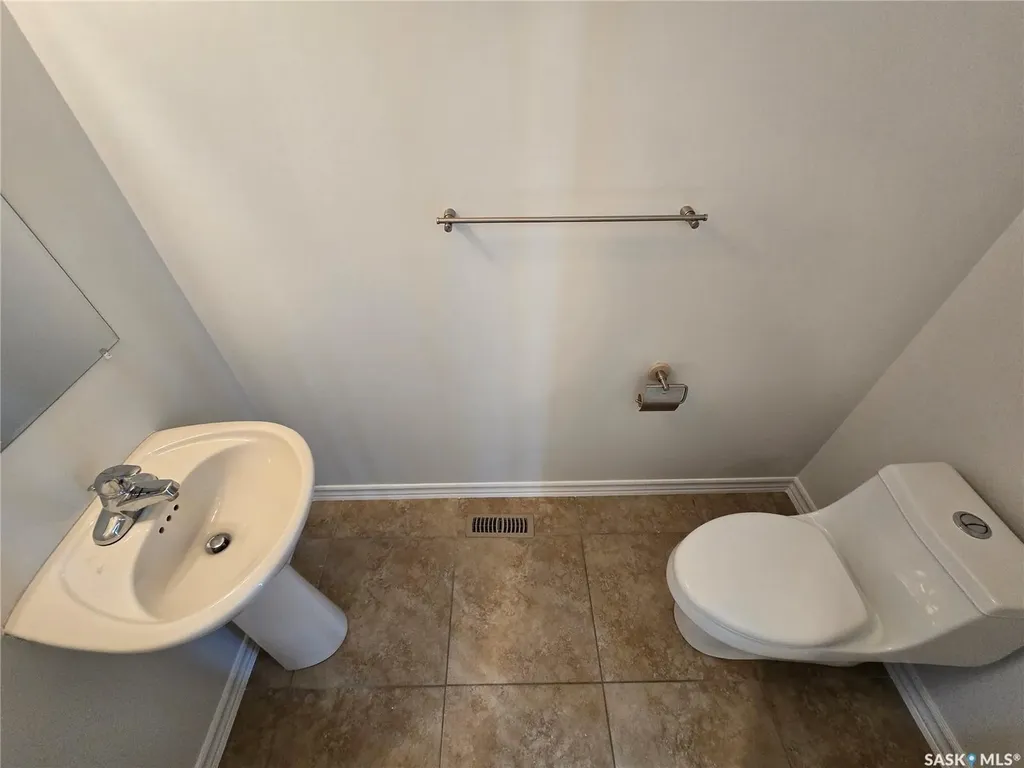 815 5th Street NE Weyburn SK S4H 2K9