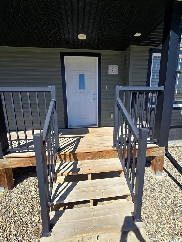815 5th Street NE Weyburn SK S4H 2K9