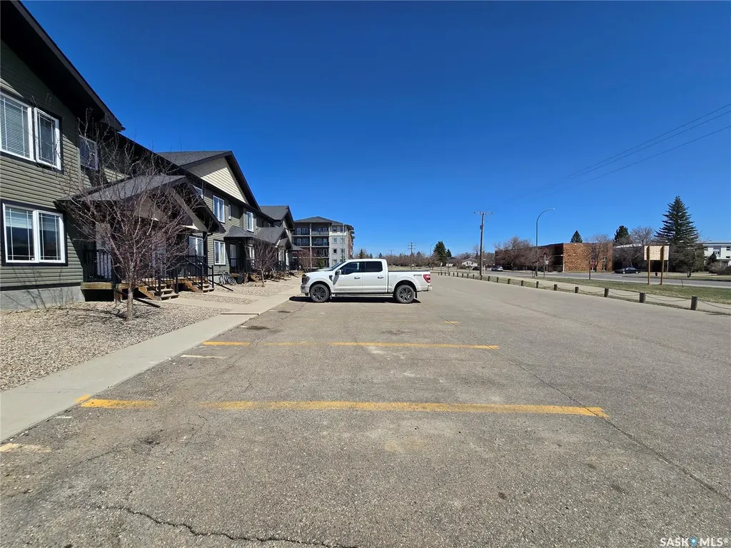 815 5th Street NE Weyburn SK S4H 2K9