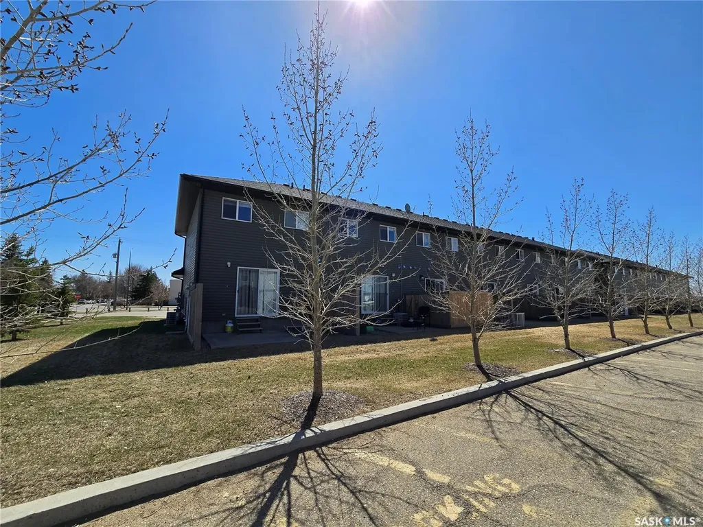 815 5th Street NE Weyburn SK S4H 2K9
