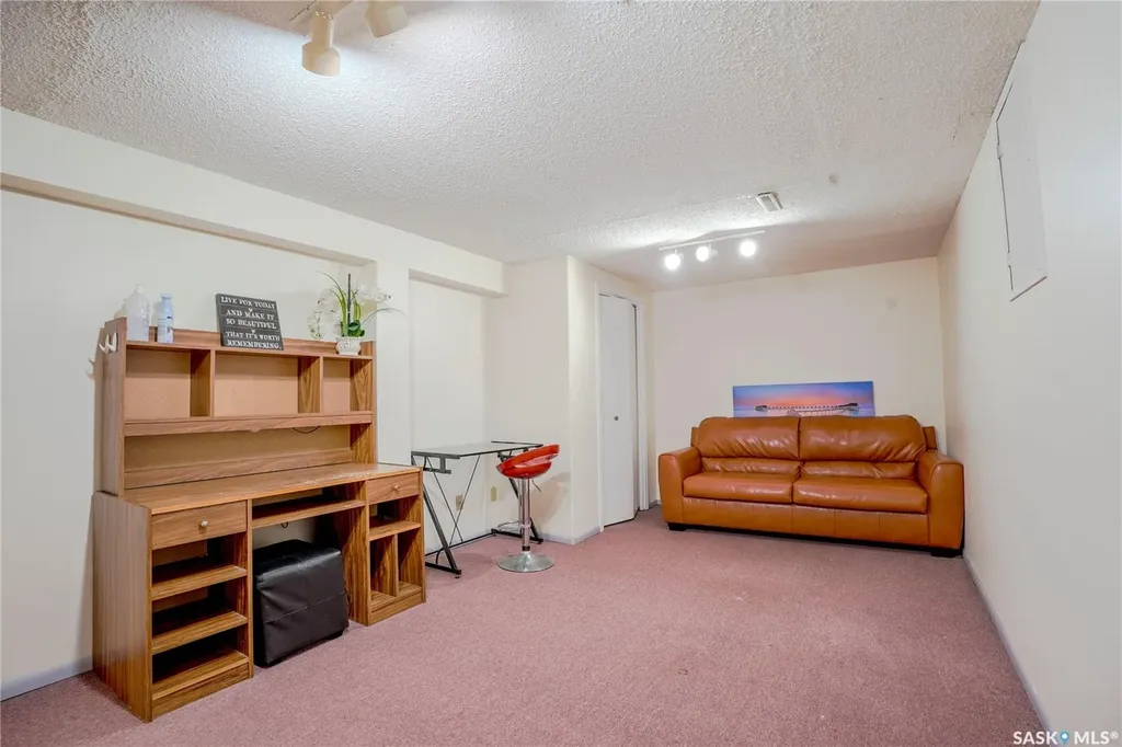 1812 Grant Drive Regina SK S4S 4V4