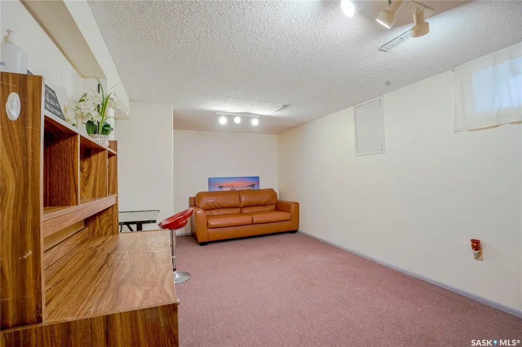 1812 Grant Drive Regina SK S4S 4V4