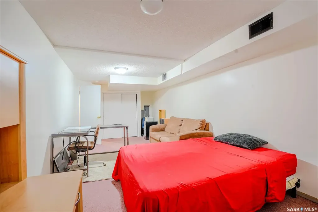 1812 Grant Drive Regina SK S4S 4V4