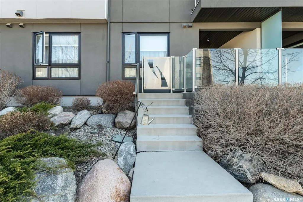 223 Evergreen Square Saskatoon SK S7W 0W2