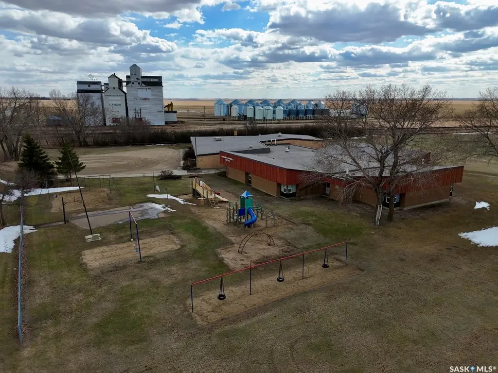 202 1st Avenue Landis SK S0K 2K0