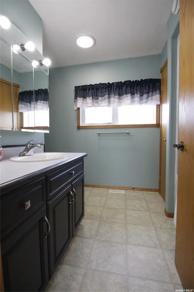 1023 Mountain Street Moosomin SK S0G 3N0
