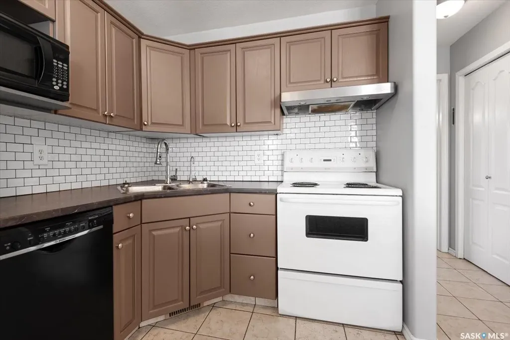 4044 Buckingham Drive E Regina SK S4V 3A9