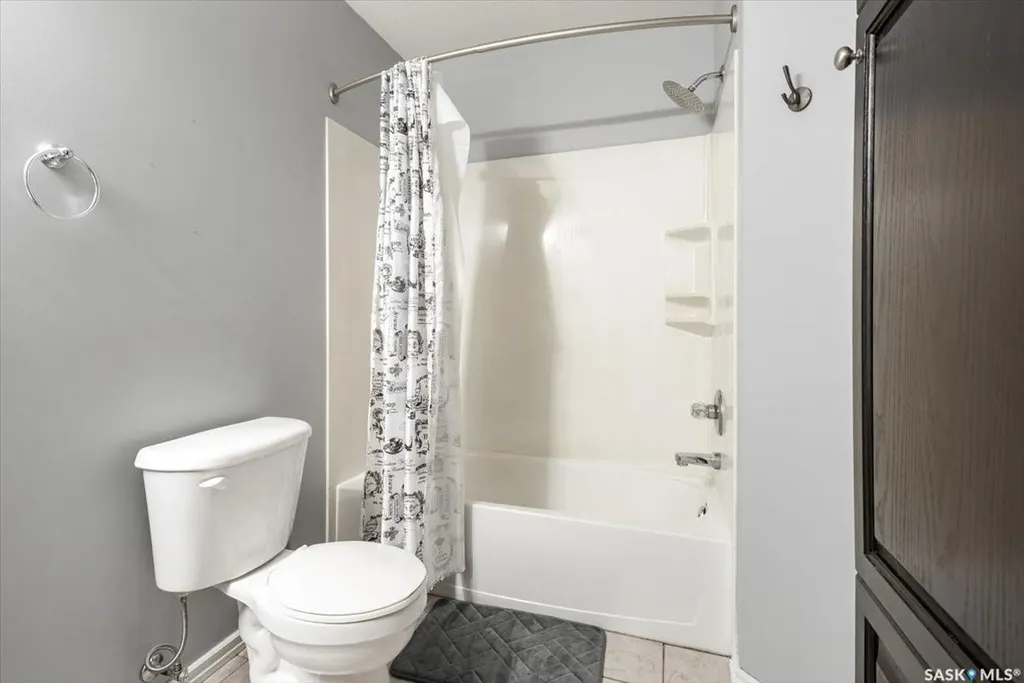 4044 Buckingham Drive E Regina SK S4V 3A9