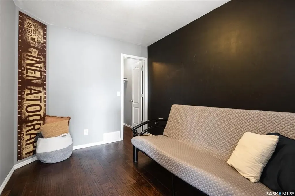 4044 Buckingham Drive E Regina SK S4V 3A9