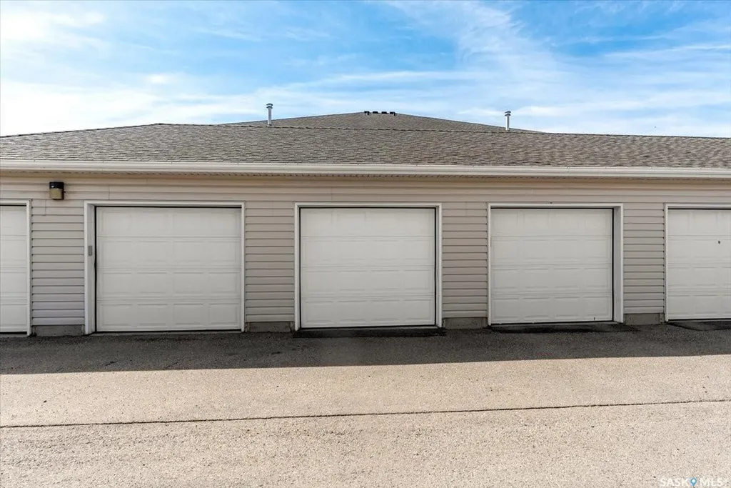 4044 Buckingham Drive E Regina SK S4V 3A9