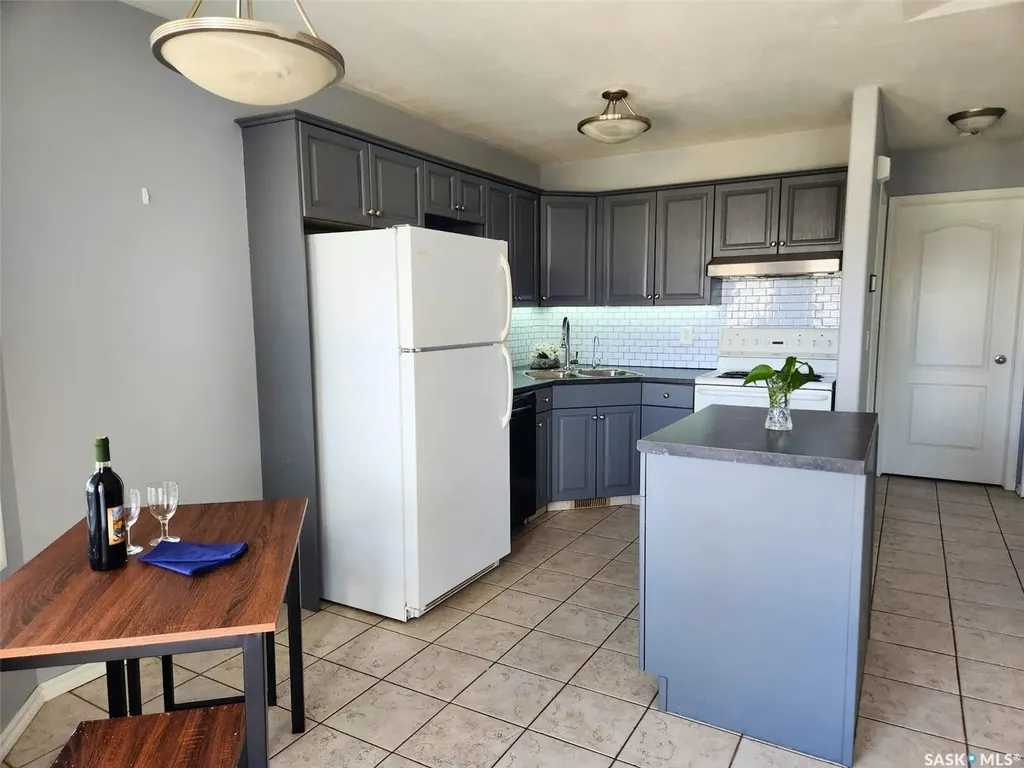 4044 Buckingham Drive E Regina SK S4V 3A9