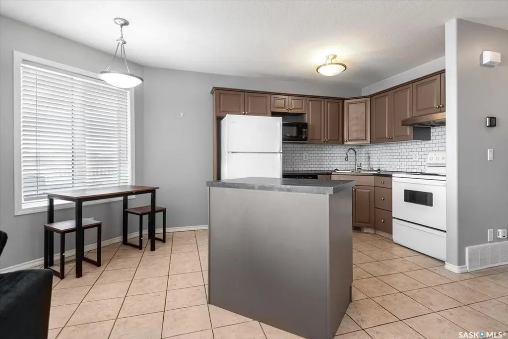 4044 Buckingham Drive E Regina SK S4V 3A9