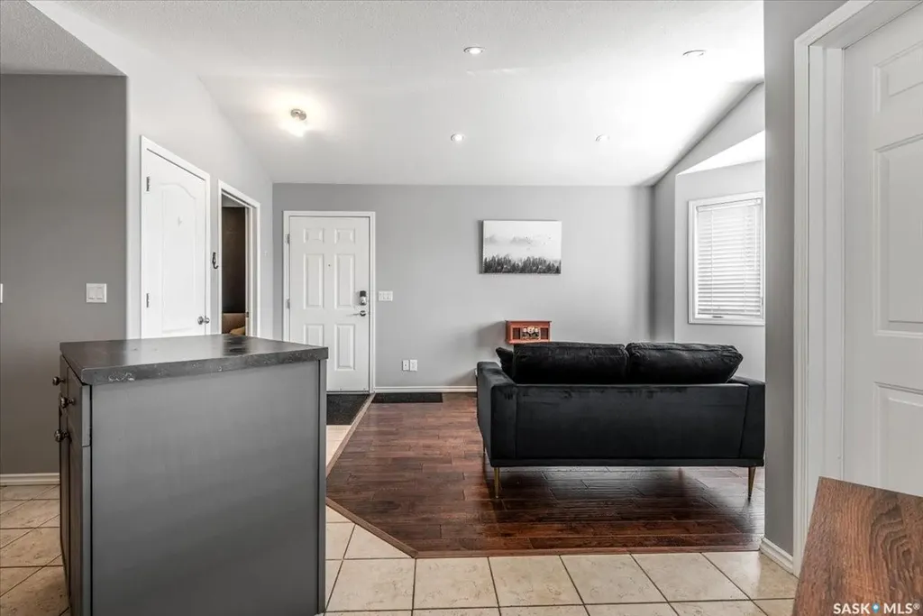 4044 Buckingham Drive E Regina SK S4V 3A9