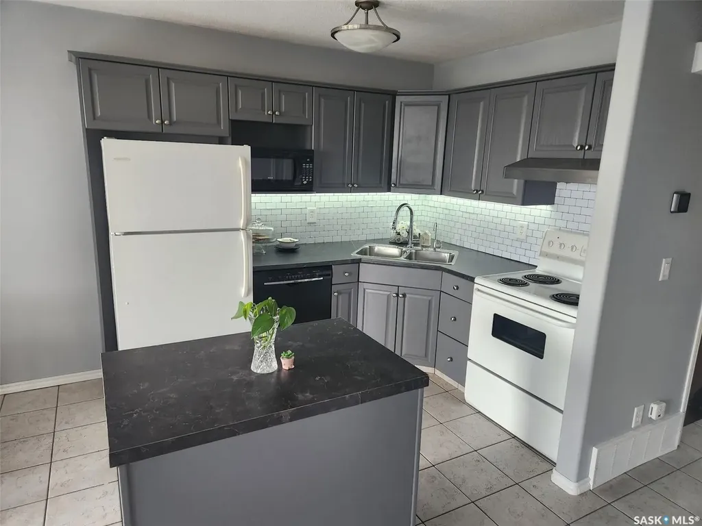 4044 Buckingham Drive E Regina SK S4V 3A9