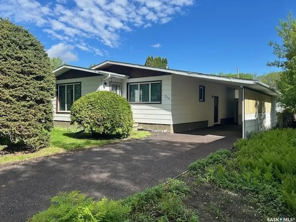 210 Alexander Avenue Canora SK S0A 0L0