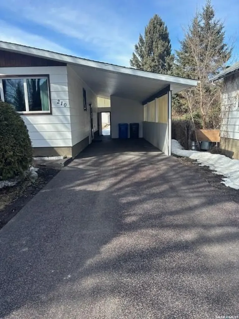 210 Alexander Avenue Canora SK S0A 0L0