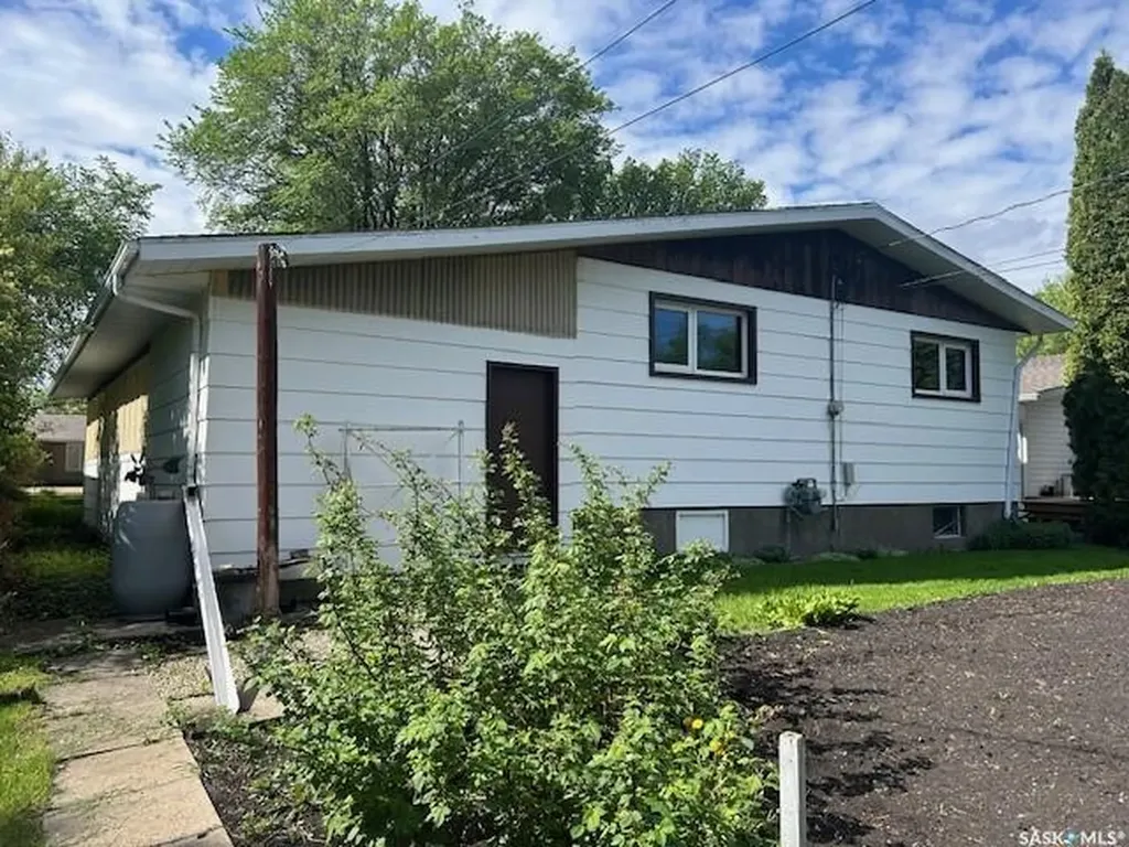 210 Alexander Avenue Canora SK S0A 0L0