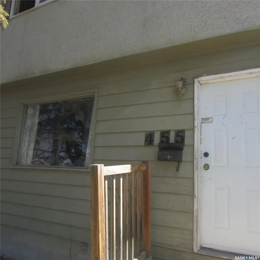 455 Mcintosh Street Regina SK S4R 4Z7