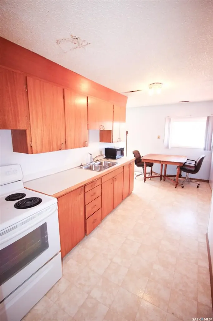 8241 Range Road Shaunavon SK S0N 2M0
