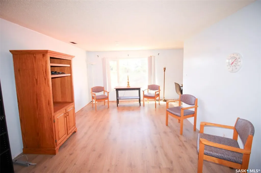 8241 Range Road Shaunavon SK S0N 2M0
