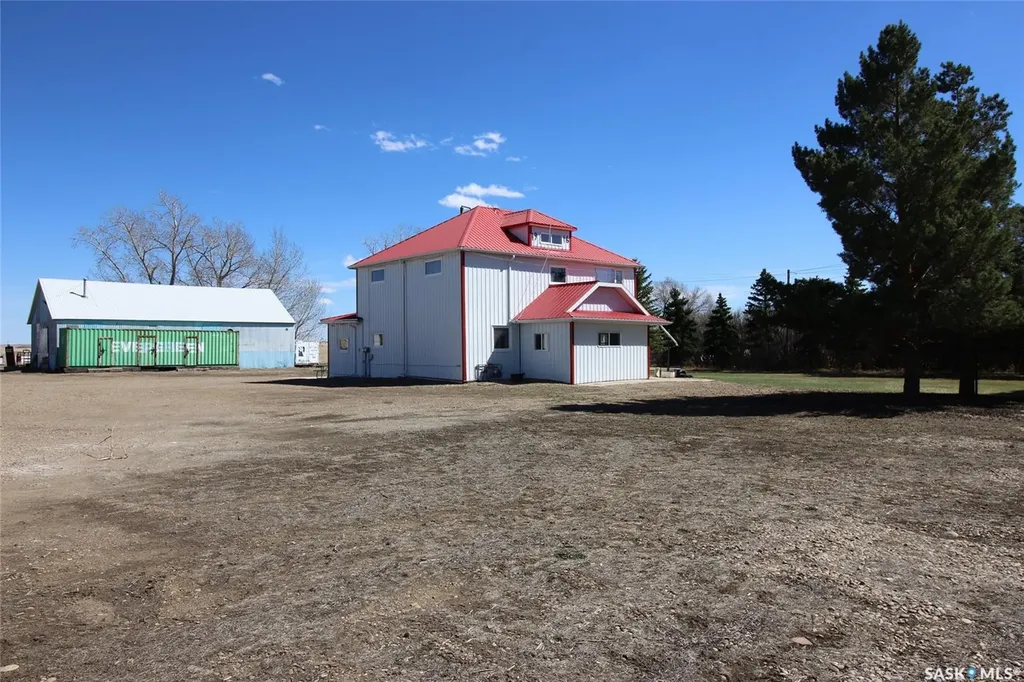8241 Range Road Shaunavon SK S0N 2M0