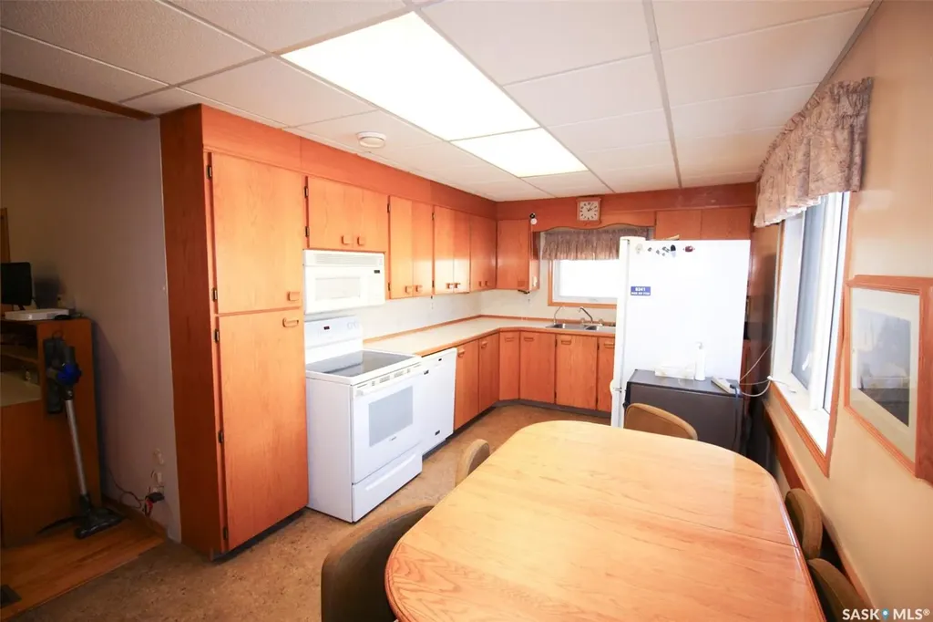 8241 Range Road Shaunavon SK S0N 2M0