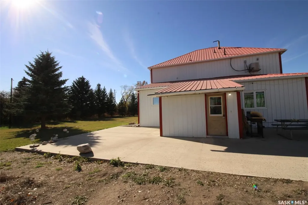 8241 Range Road Shaunavon SK S0N 2M0